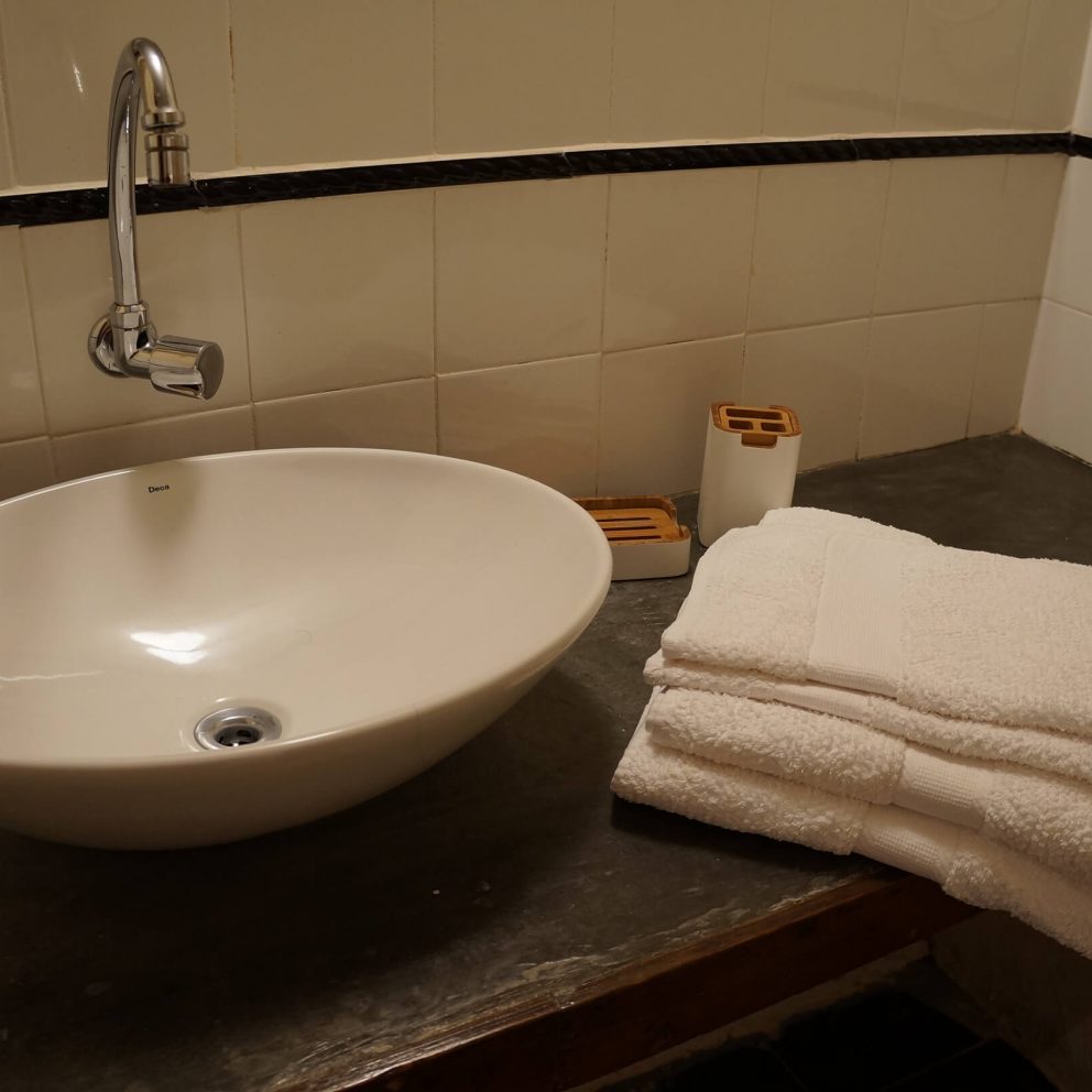 Banheiro com toalhas
